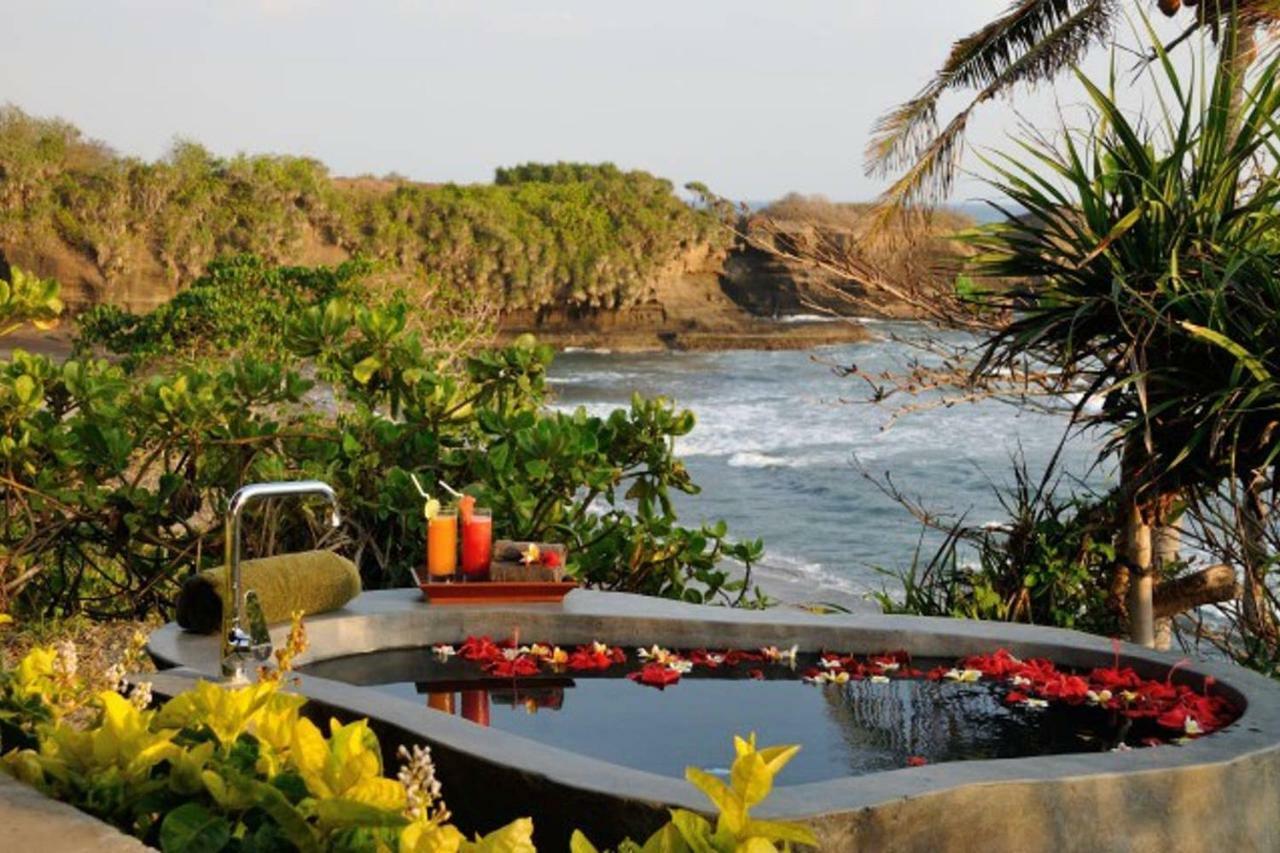 Bulung Daya Beach Villa Retreat Antasari Kültér fotó